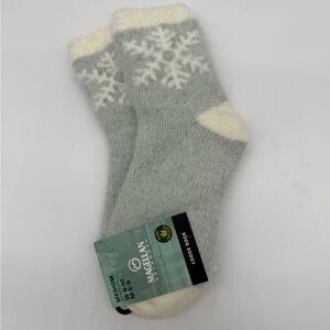 New Magellan Outdoors Women's Lodge Socks Aloe Infused for Women and Men- BNWT